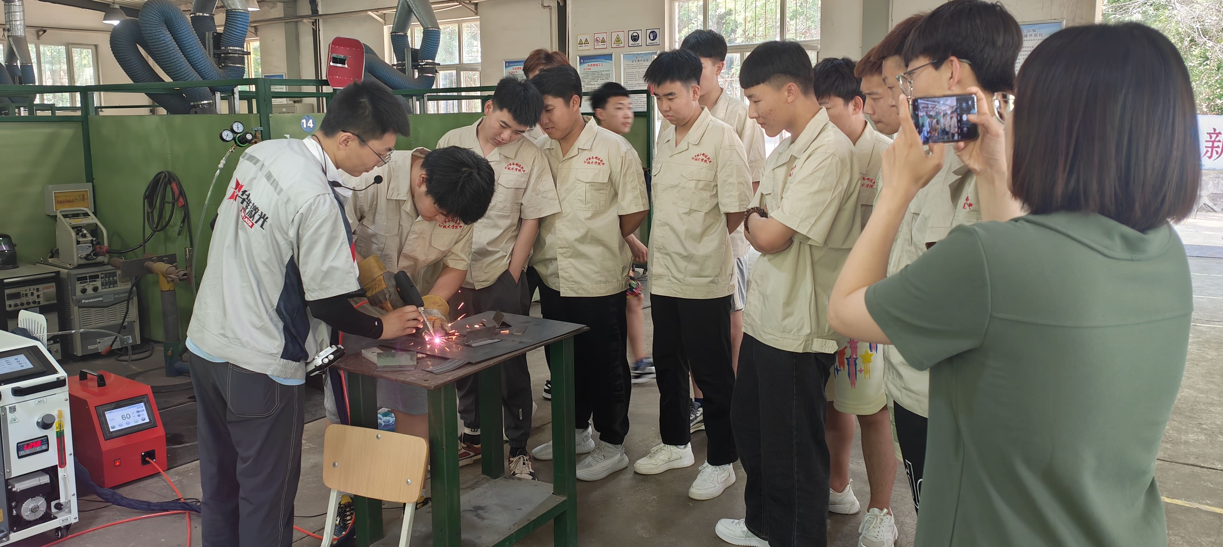 Huawei Laser's 1500W Handheld Welder tăng cường đào tạo kỹ năng tại Đại học Công nghệ Liêu Ninh